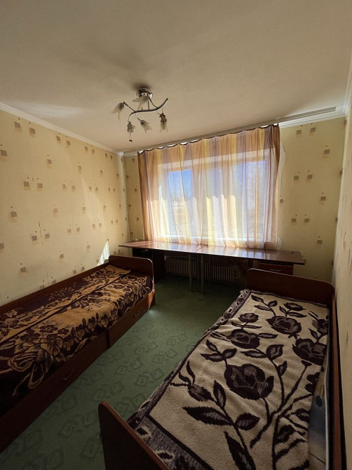 Продается 4-х комнатная кв. 10 мкрн Кам`янське (Запорізька обл.) - зображення 1