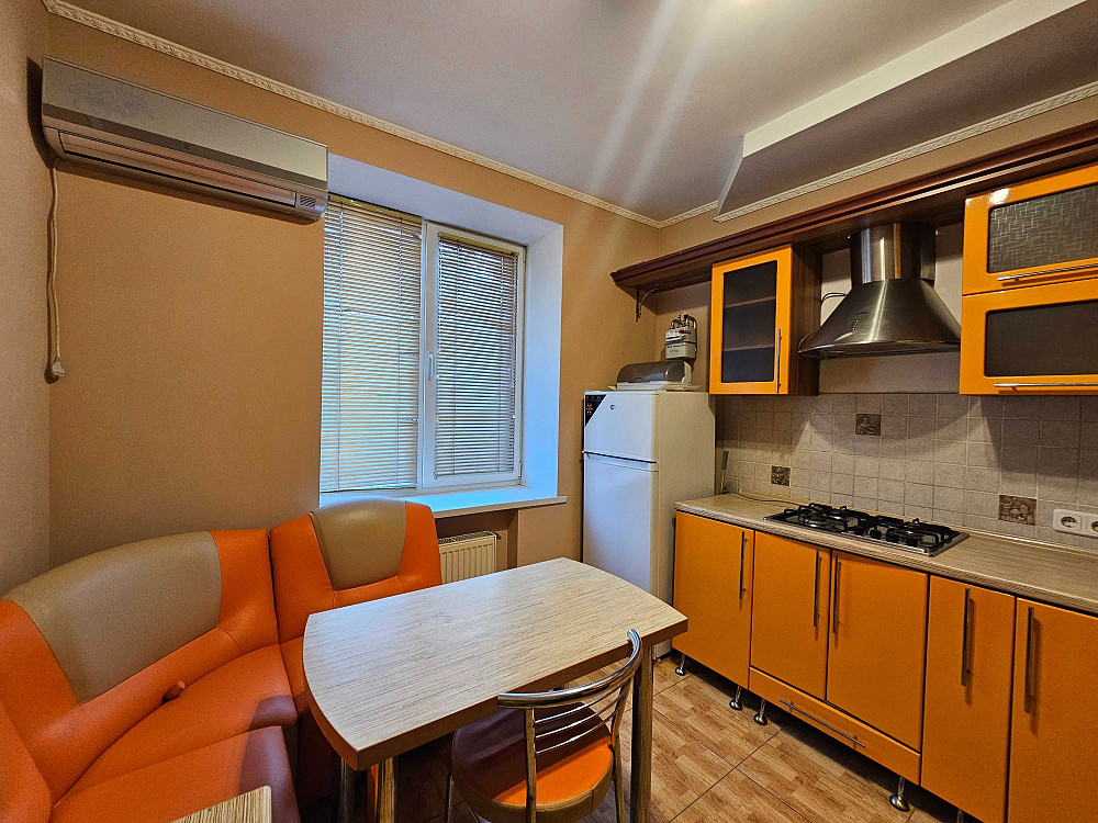 Сдаётся 2-комнатная квартира на ул. Свято-Николаевской Кривой Рог - изображение 1