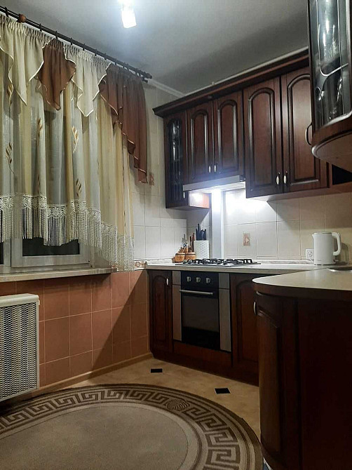 Продам трикімнатну квартиру по вул. Кургузова 3-А у м. Вишгороді Вишгород - зображення 1