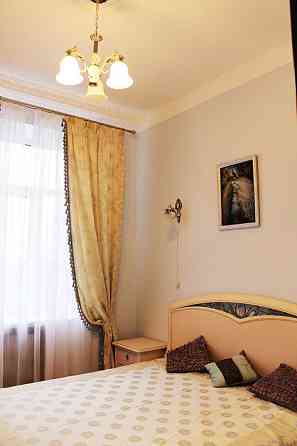 Продається двокімнатна квартира за адресою вул. Хрещатик 23 Киев