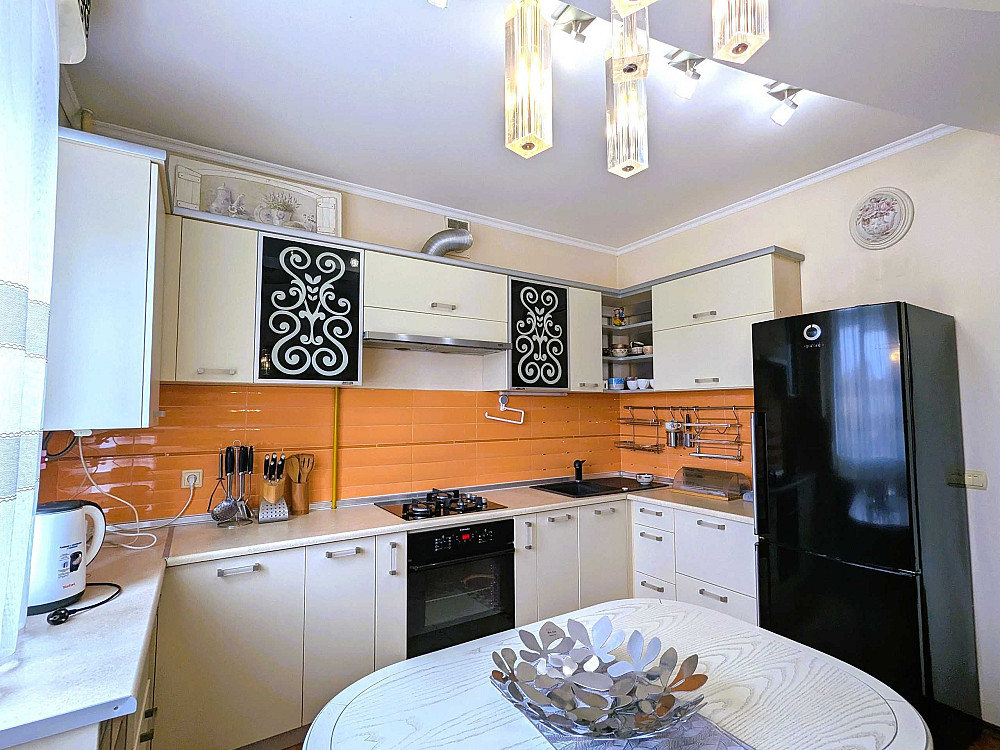 2к. квартира біля парку з зарядкою для електромобіля Ивано-Франковск - изображение 1