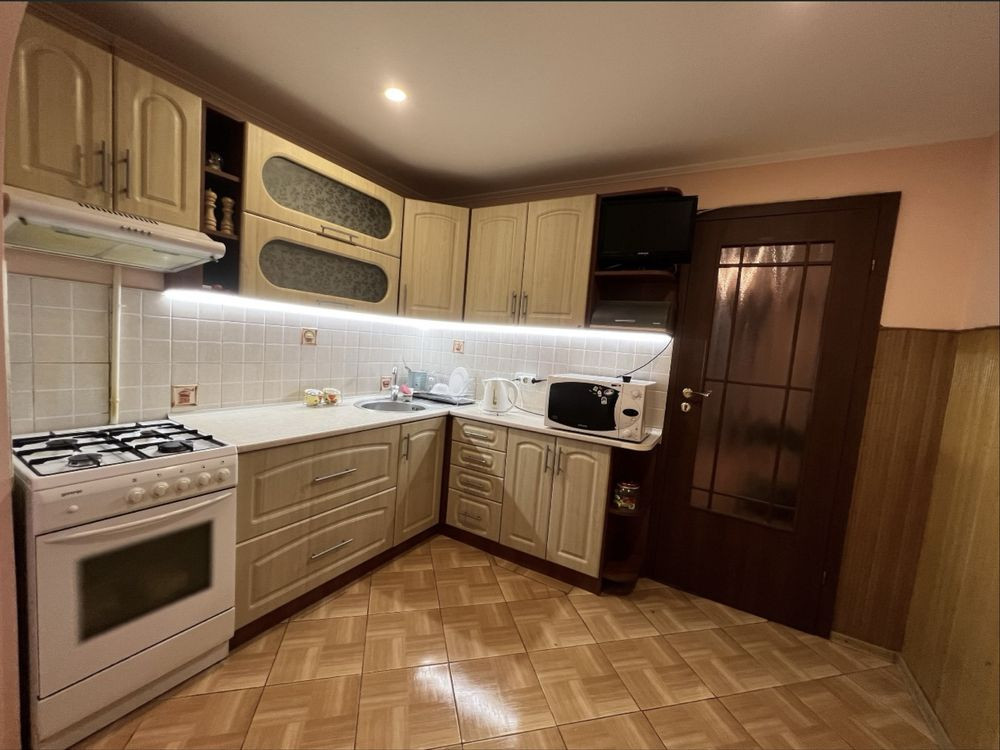 2 комнатная ЧЕШКА ул. Героев Майдана 85 2 этаж Черновцы - изображение 4