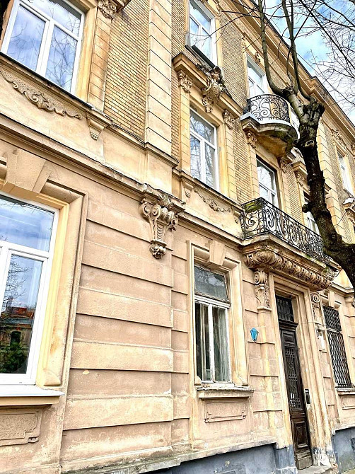 Продаж 5 кімнатної квартири вул. Новаківського (Центр) Львів - зображення 1