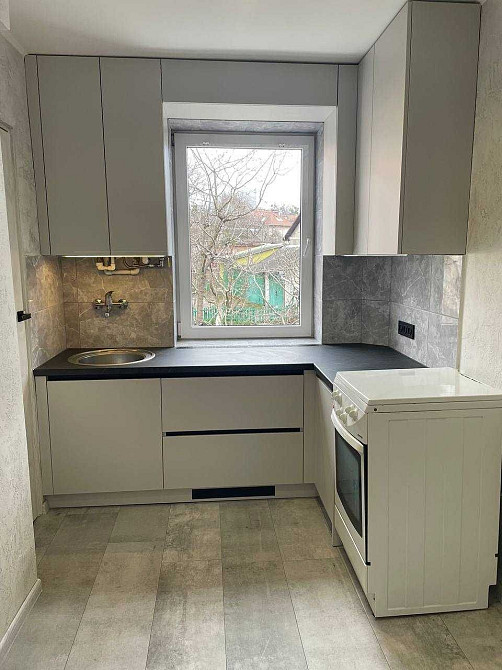 Продам  чудову 3 кімнатну квартиру в центрі міста . Рівне - зображення 1