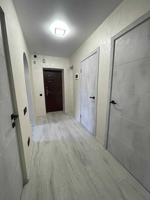 Продам  чудову 3 кімнатну квартиру в центрі міста . Рівне - зображення 4