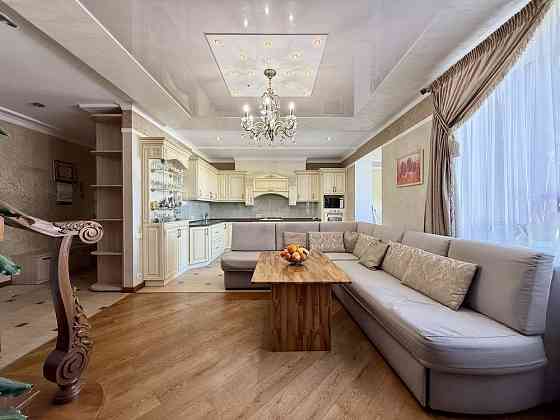 Дворівнева 4-х кімнатна квартира з кухнею-студією на Каскаді! Ивано-Франковск