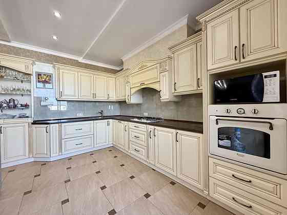 Дворівнева 4-х кімнатна квартира з кухнею-студією на Каскаді! Ивано-Франковск