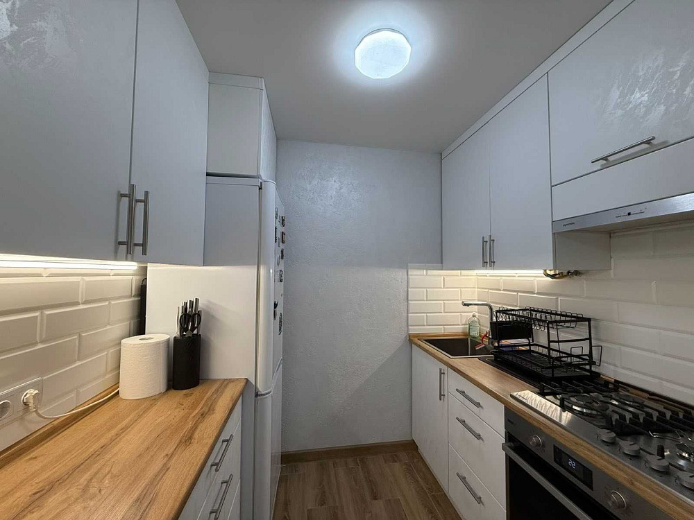 Трехкомнатная с новым ремонтом на ЮТЗ. 1/5, 70 метров. Николаев - изображение 3