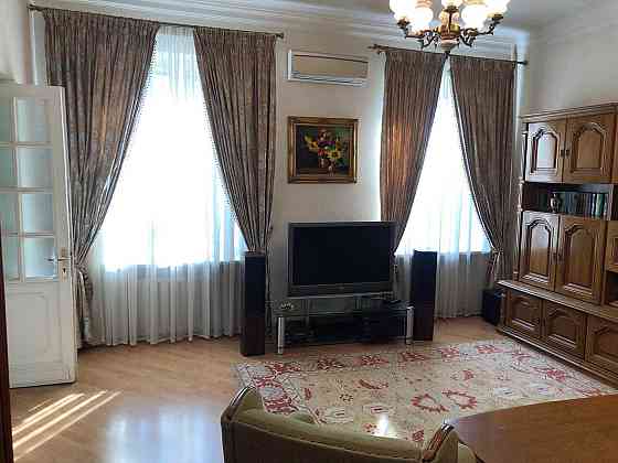 4 комнатная с ремонтом в тихом районе центра города 134м Одесса