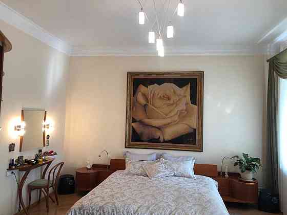 4 комнатная с ремонтом в тихом районе центра города 134м Одесса