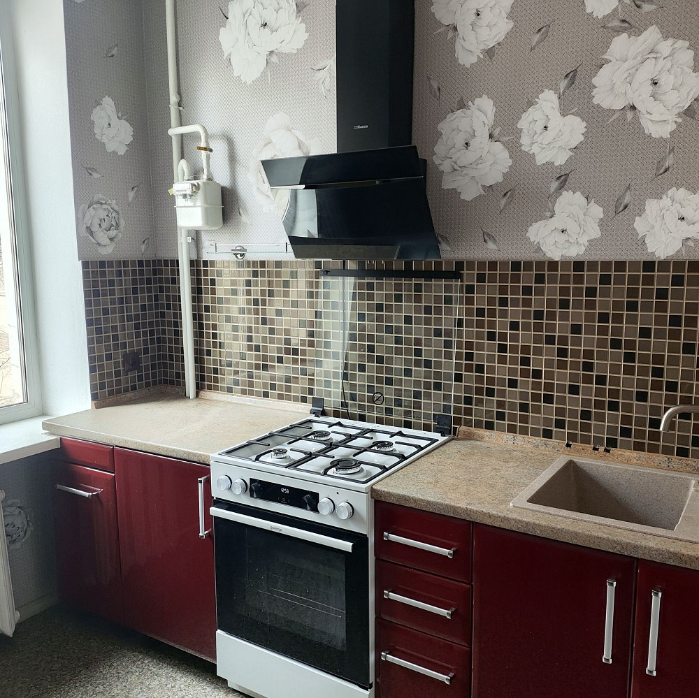 Продаю двухкомнатну Сталінку Кривий Ріг - зображення 2