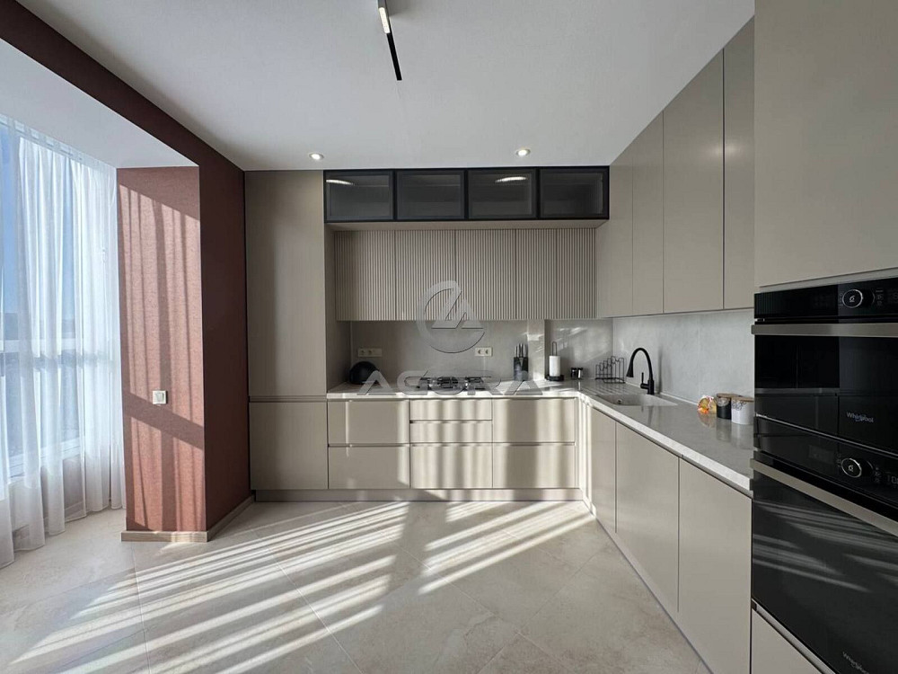 Продається трикімнатна квартира з дизайнерським ремонтом Ивано-Франковск - изображение 1