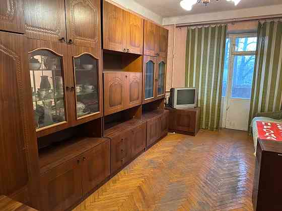 Продам 1 кім, Київ-800метрів,м. Чернігівська вул Малишка 27 -34 000у.е Киев