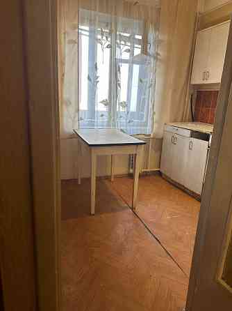 Продам 1 кім, Київ-800метрів,м. Чернігівська вул Малишка 27 -34 000у.е Киев