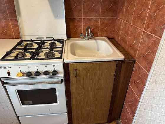 Продам 1 кім, Київ-800метрів,м. Чернігівська вул Малишка 27 -34 000у.е Киев