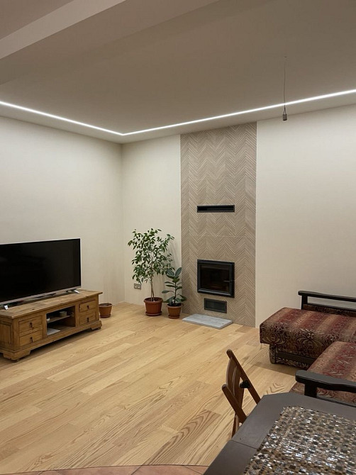 Простора 4-кімнатна квартира в царському будинку з каміном Київ - зображення 3