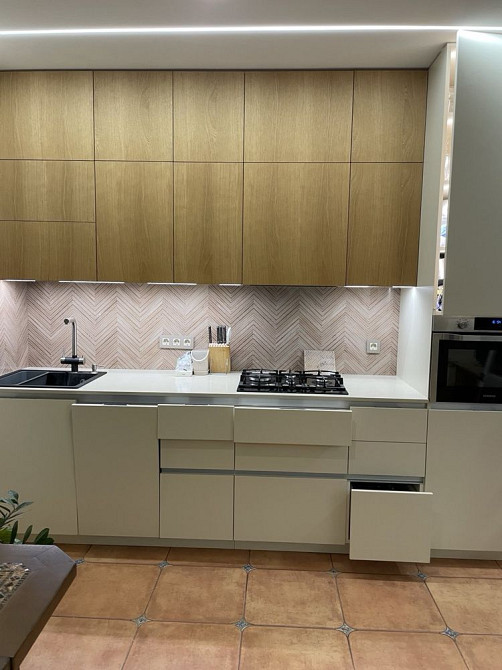 Простора 4-кімнатна квартира в царському будинку з каміном Київ - зображення 1