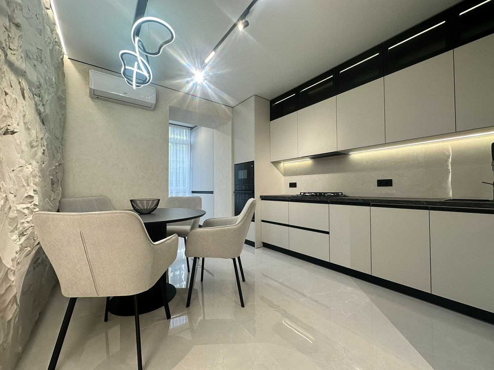 Продам шикарну 3 кімнатну квартиру біля озера в ЖК Міленіум. Крихівці - зображення 1