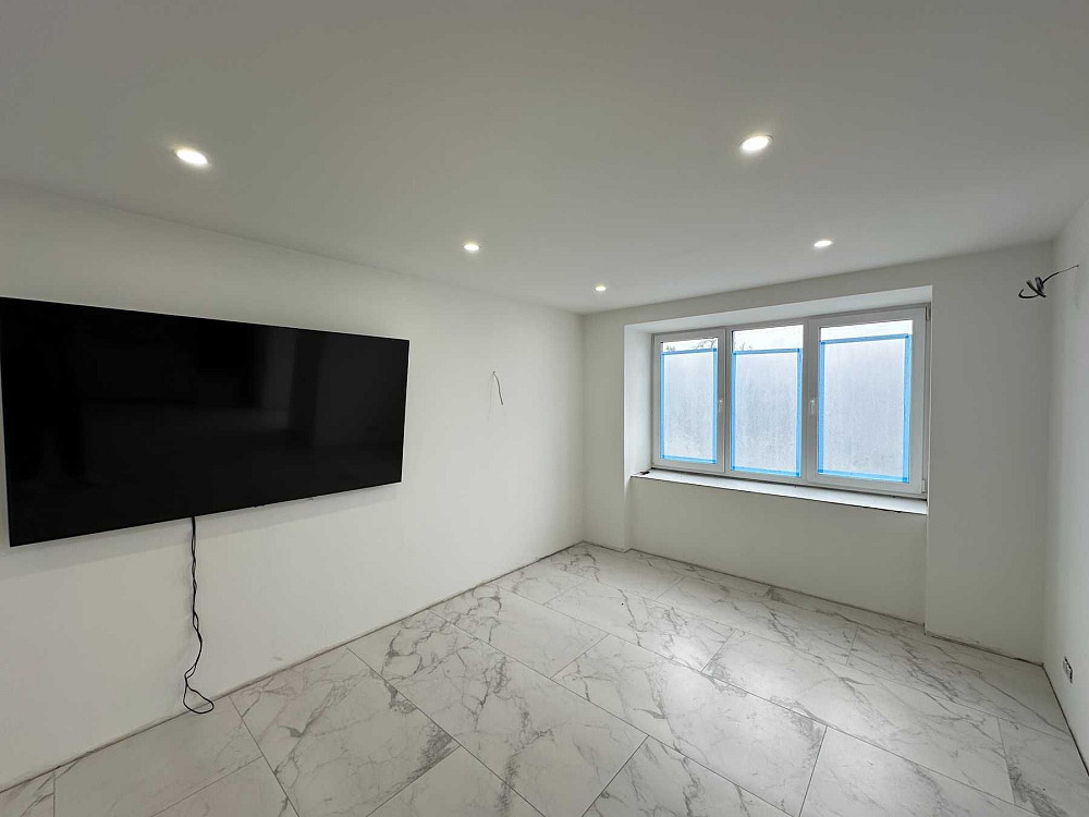 Простора 3 кімнатна, кухня-вітальня 114 м2 + кладовка! Ивано-Франковск - изображение 6