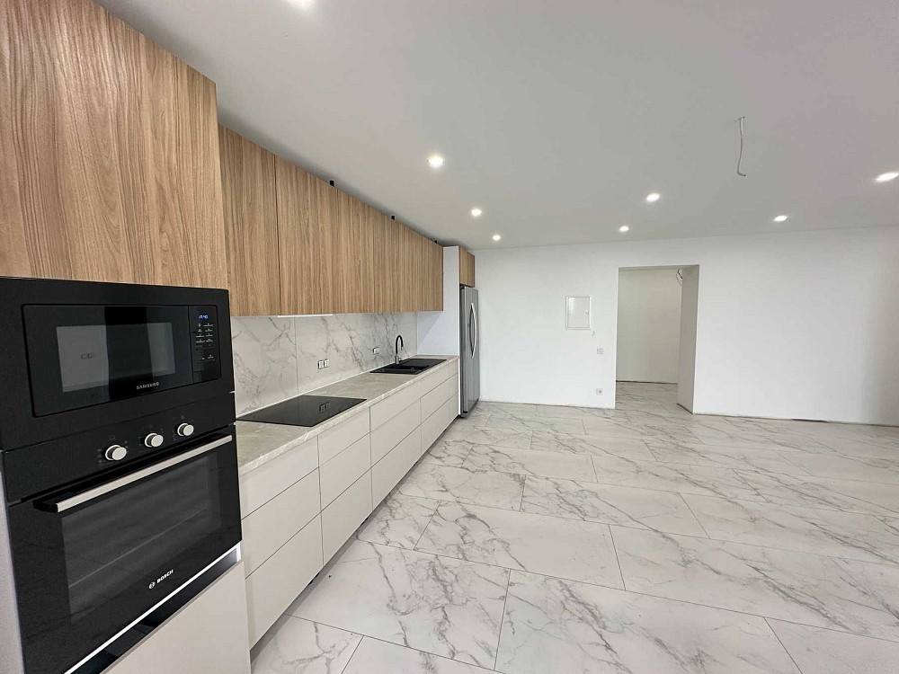 Простора 3 кімнатна, кухня-вітальня 114 м2 + кладовка! Ивано-Франковск - изображение 5