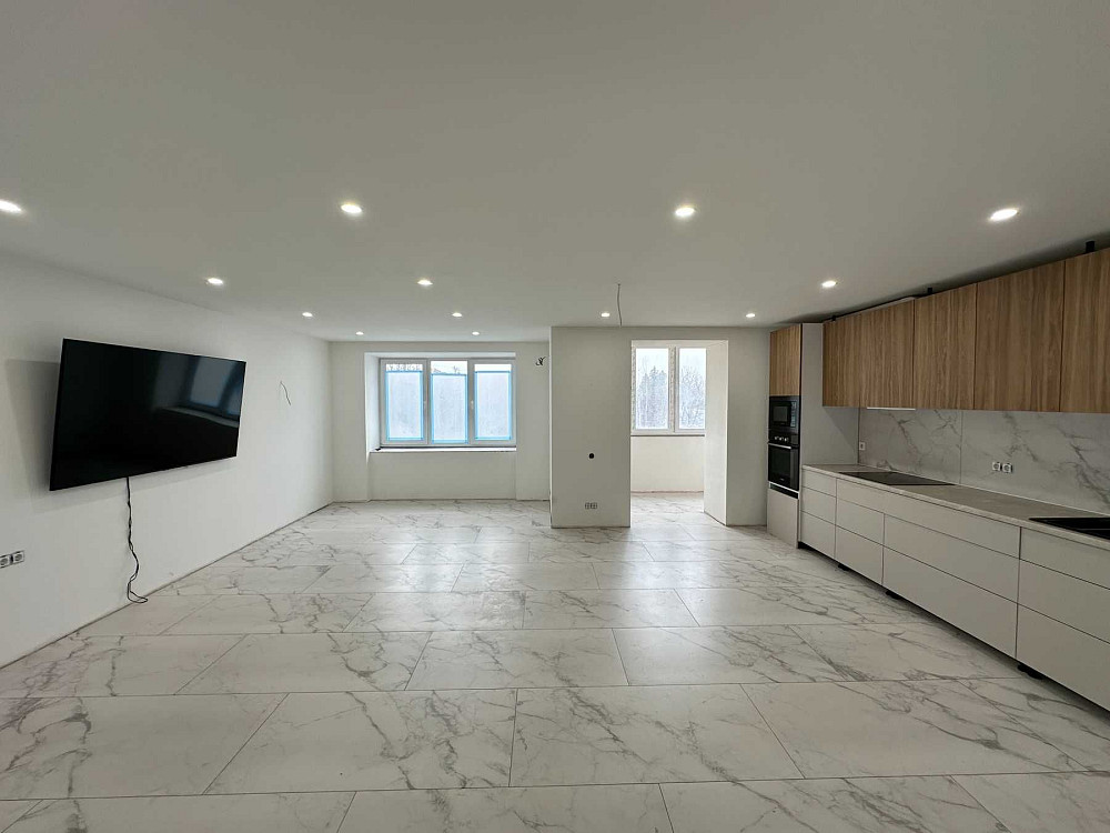 Простора 3 кімнатна, кухня-вітальня 114 м2 + кладовка! Ивано-Франковск - изображение 2