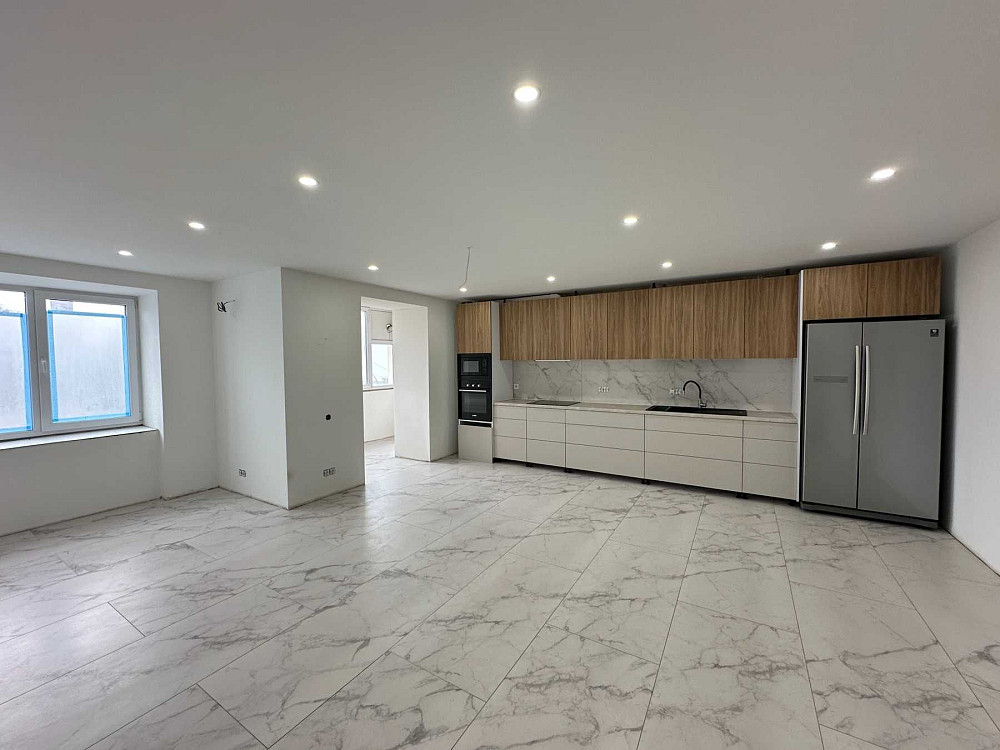 Простора 3 кімнатна, кухня-вітальня 114 м2 + кладовка! Ивано-Франковск - изображение 4