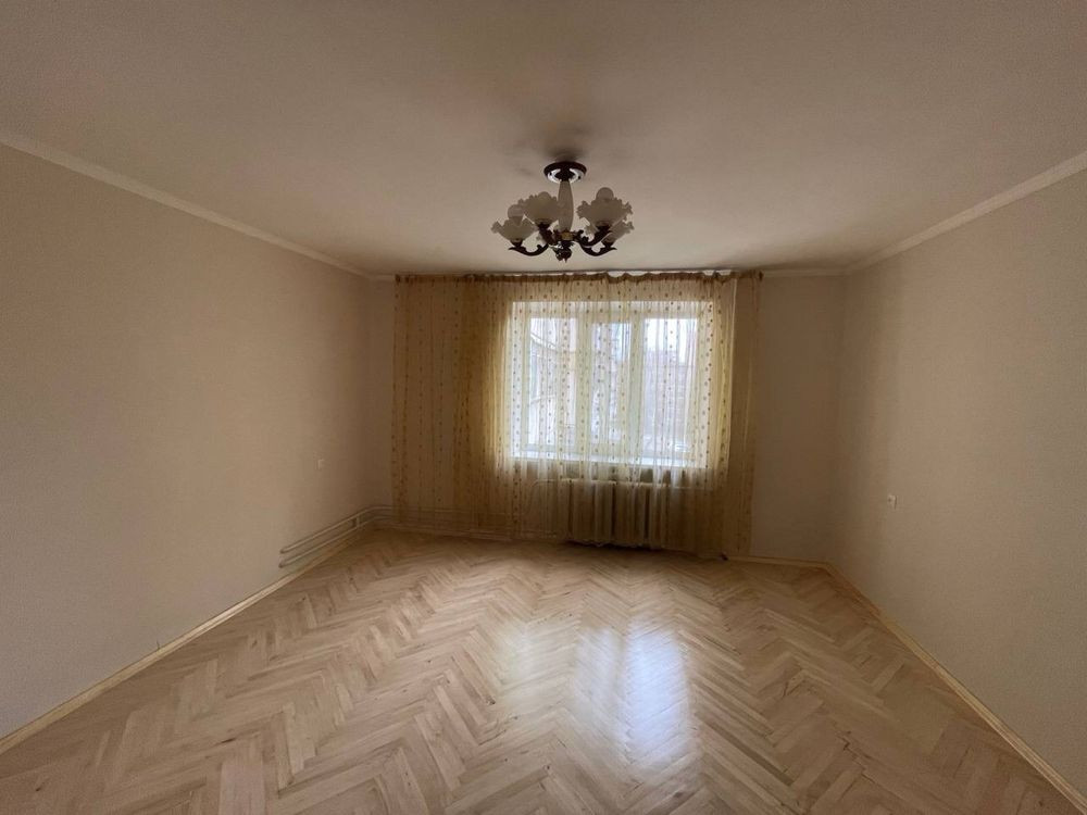 Продам чудову двохкімнатну ( по факту 3 кімнати ) в центрі міста Бровари - зображення 2