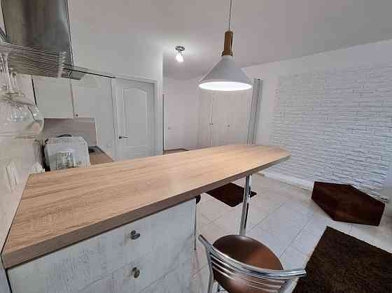 От месяца.Новострой. 1 к кв. Левый берег Днепра. Риелторы не звоните. Днепр