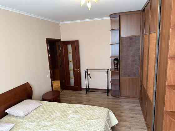 Аренда двухкомнатной раздельной квартиры Позняки + паркинг Киев