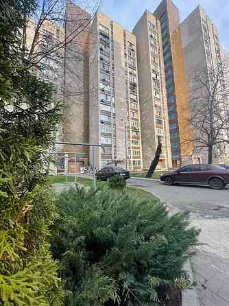 Продаж 1 квартири. М.Лівобережна , ул.Шептицького. Тепла та затишна. Киев