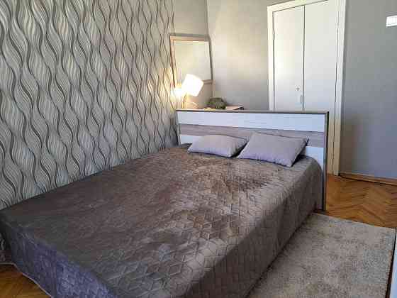 2кім.квартира після косметичного ремонту Будівельників 5 Киев