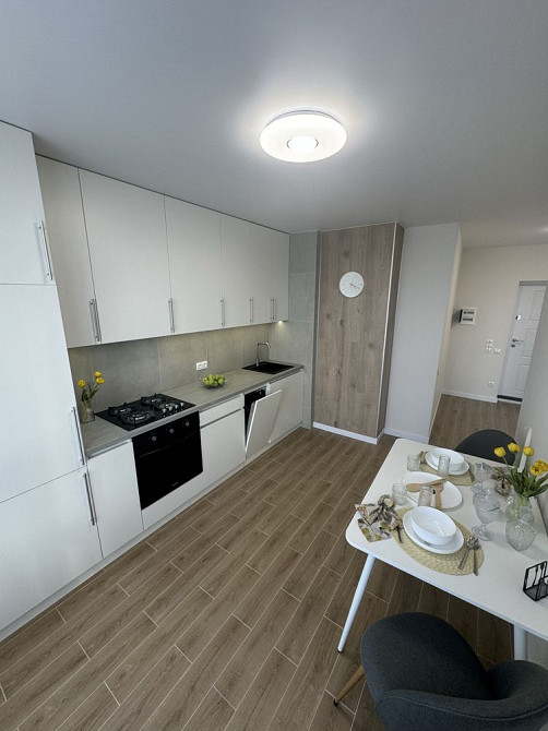 Однокімнатна квартира з дорогим ремонтом в ЦЕНТРІ міста Буча - изображение 2