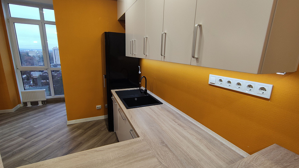 Без комісії. Дизайнерська трьошка в центрі Ірпеня. Ірпінь - зображення 7