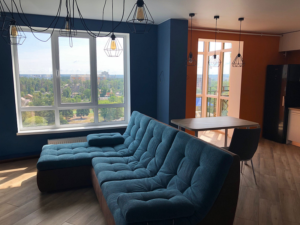 Без комісії. Дизайнерська трьошка в центрі Ірпеня. Ірпінь - зображення 2