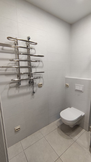 Без комісії. Дизайнерська трьошка в центрі Ірпеня. Ірпінь - зображення 4