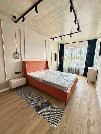 Простора квартира з меблями і технікою в новобудові Львів