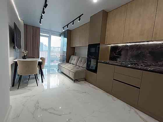 Центр ЖК Фемелі Плаза простора 2к Ивано-Франковск