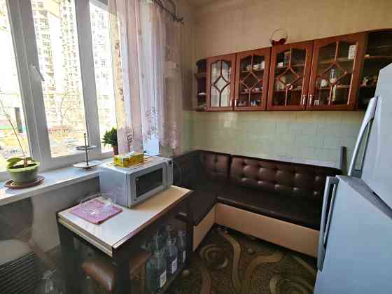 м.Дорогожичи, Парково-Сырецкая 17- продам 2к квартиру 57м2 в сталинке Киев