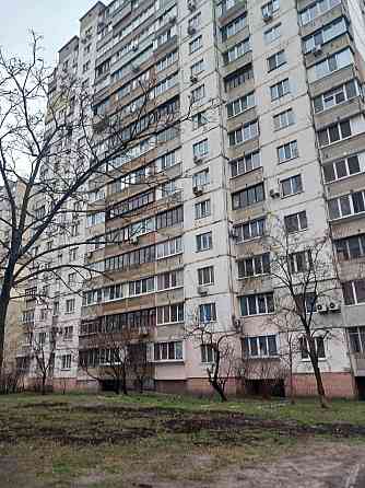 Продам однокімнатну Троєщина Киев