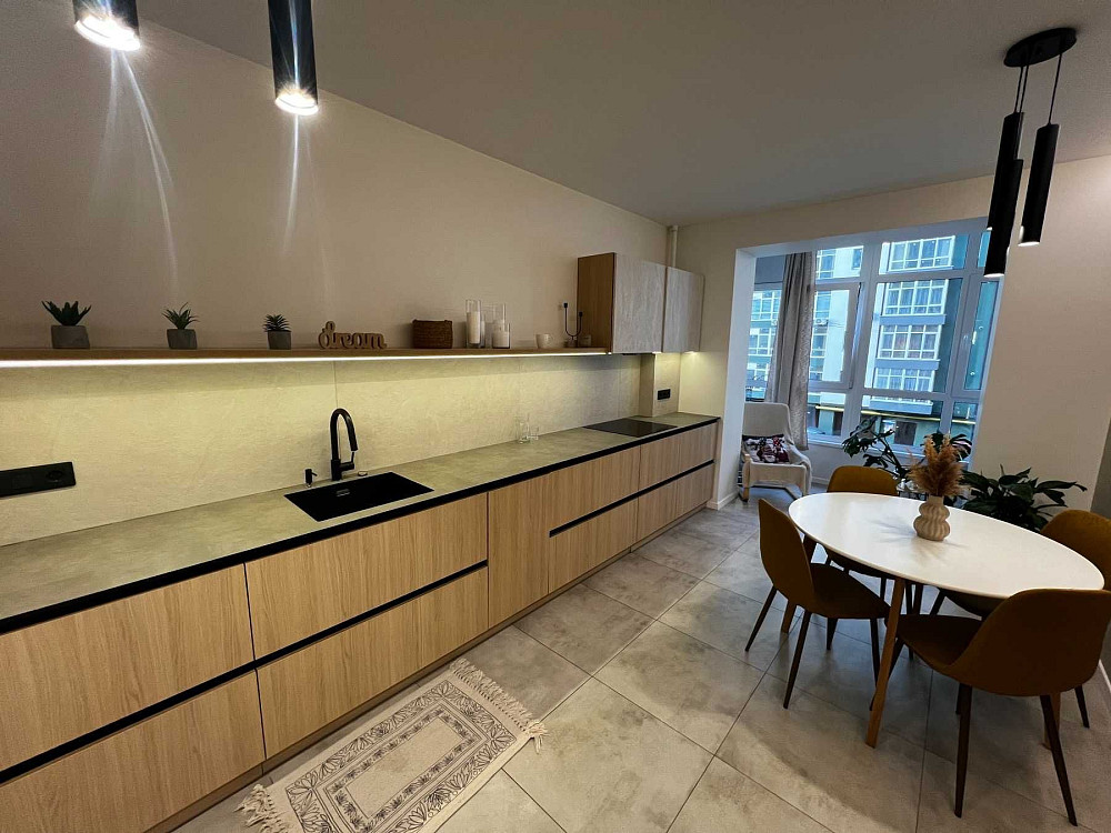 Продається трикімнатна квартира з якісним ремонтом, меблями і технікою Ивано-Франковск - изображение 1