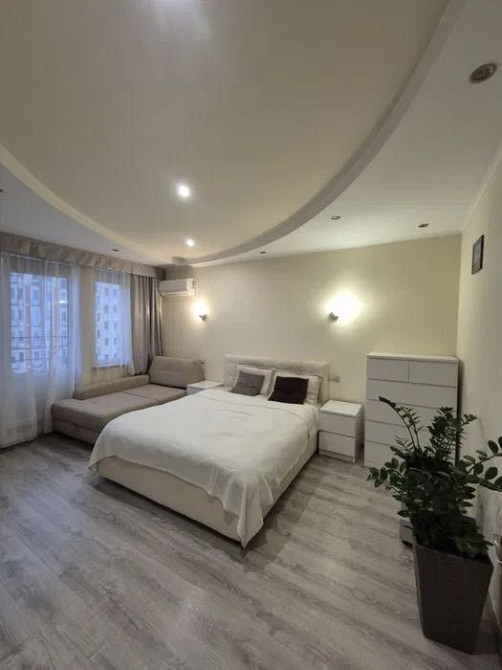 Величезна однокімнатна квартира в передмісті. Торг! Стоянка - зображення 1