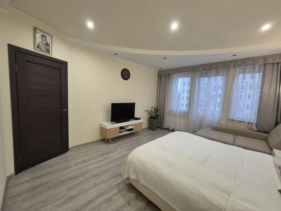 Величезна однокімнатна квартира в передмісті. Торг! Стоянка - зображення 2