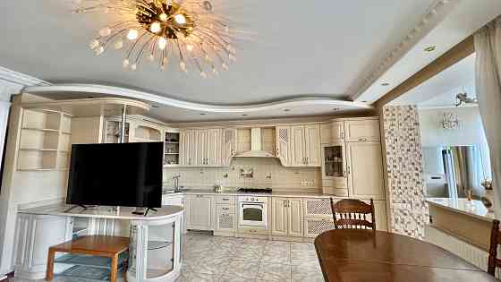 4-комнатная квартира на ул.Нищинского. Центр. Одесса