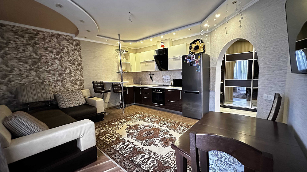 Двухкомнатная квартира + кухня столовая с ремонтом в новом доме Одеса - зображення 1