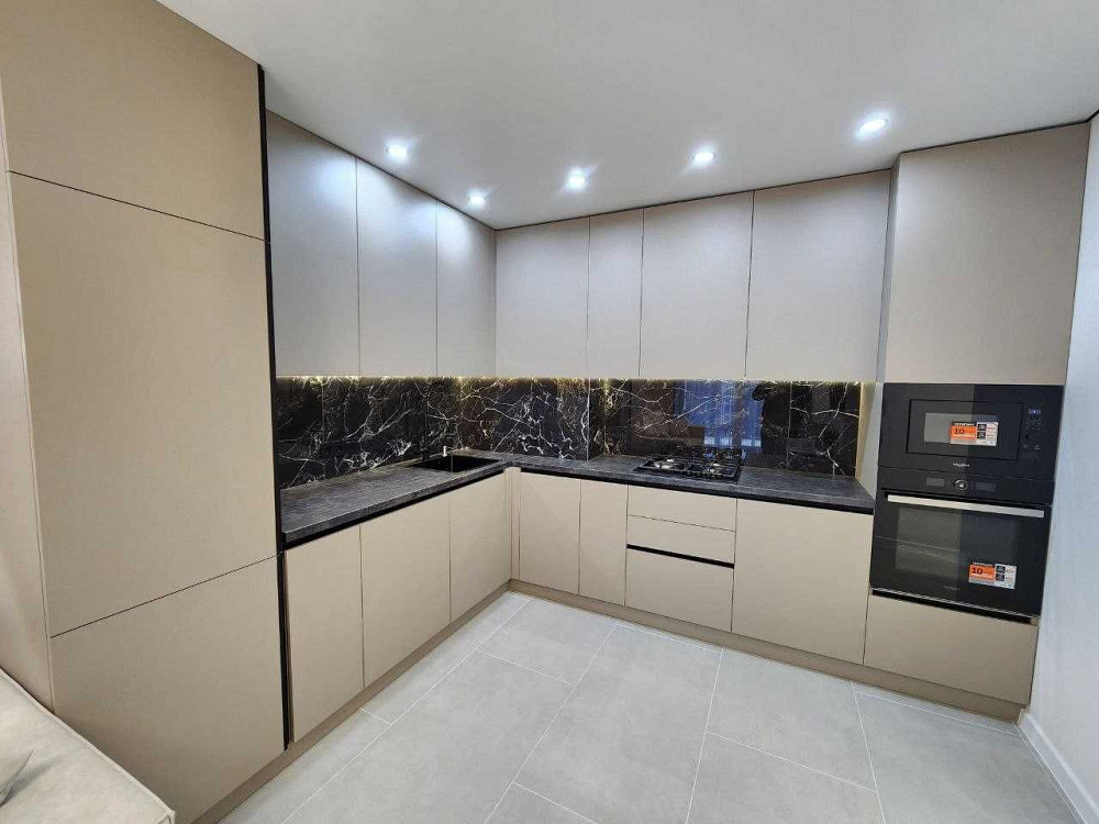 Сучасна 2кім в Family Plaza Ивано-Франковск - изображение 2