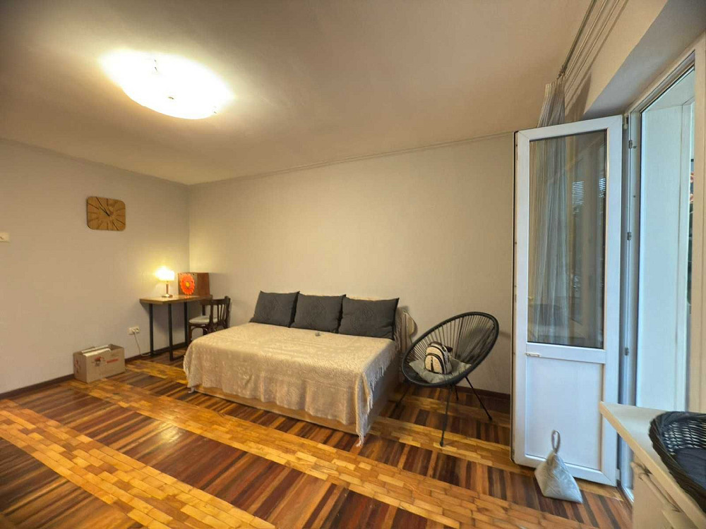 Простора 2-кімнатна квартира, Київ на Драгоманова, 5, Дарницький район Київ - зображення 5