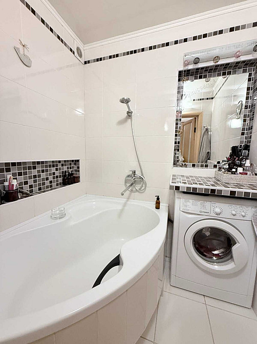 Простора 2-кімнатна квартира, Київ на Драгоманова, 5, Дарницький район Київ - зображення 6