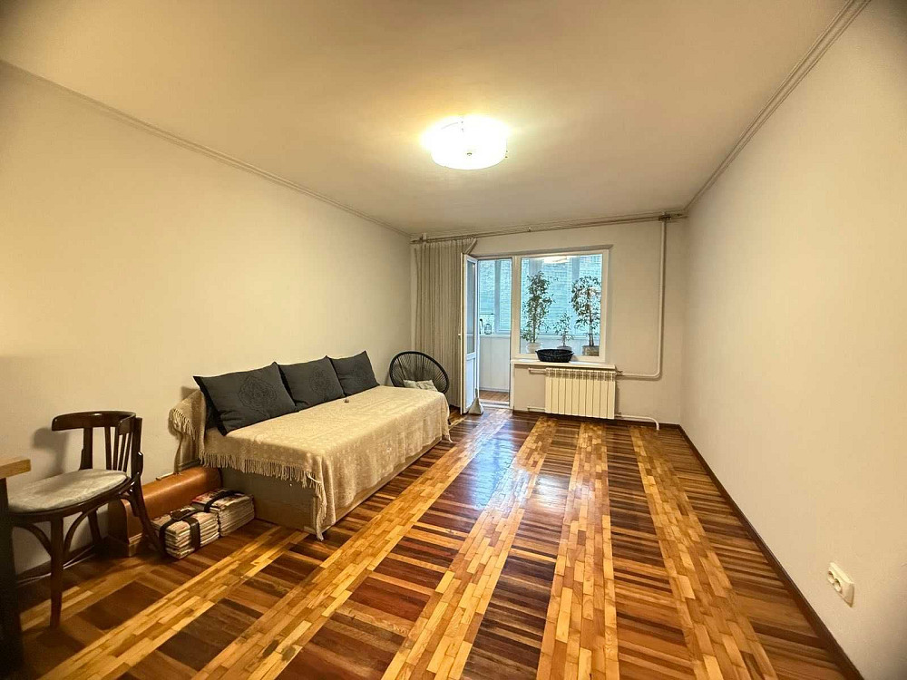 Простора 2-кімнатна квартира, Київ на Драгоманова, 5, Дарницький район Київ - зображення 3