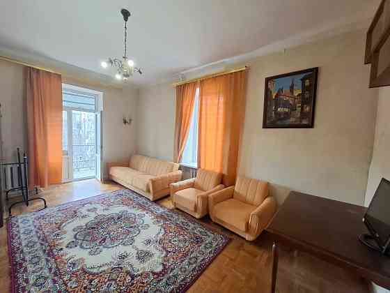 2К Грушевського 28/2 Урядовий Квартал  Маріїнський парк  М Арсенальна Киев