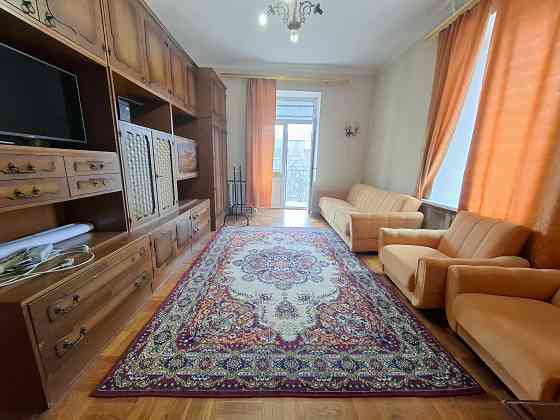 2К Грушевського 28/2 Урядовий Квартал  Маріїнський парк  М Арсенальна Киев